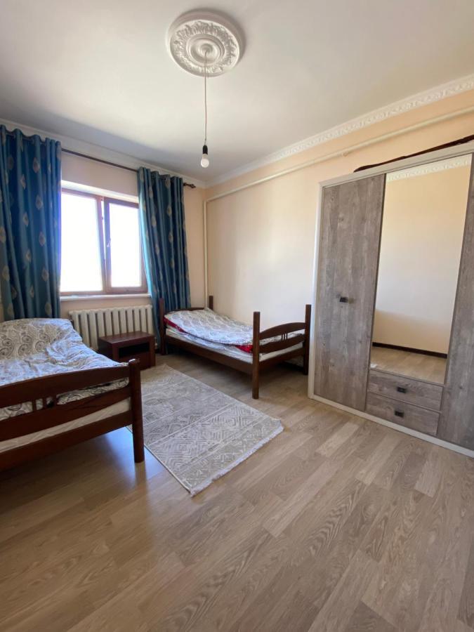 Maksat House Hotell Tossor Exteriör bild